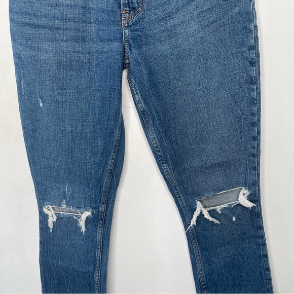 Abercrombie & Fitch The Skinny High Rise Jean - Picture 4 of 9